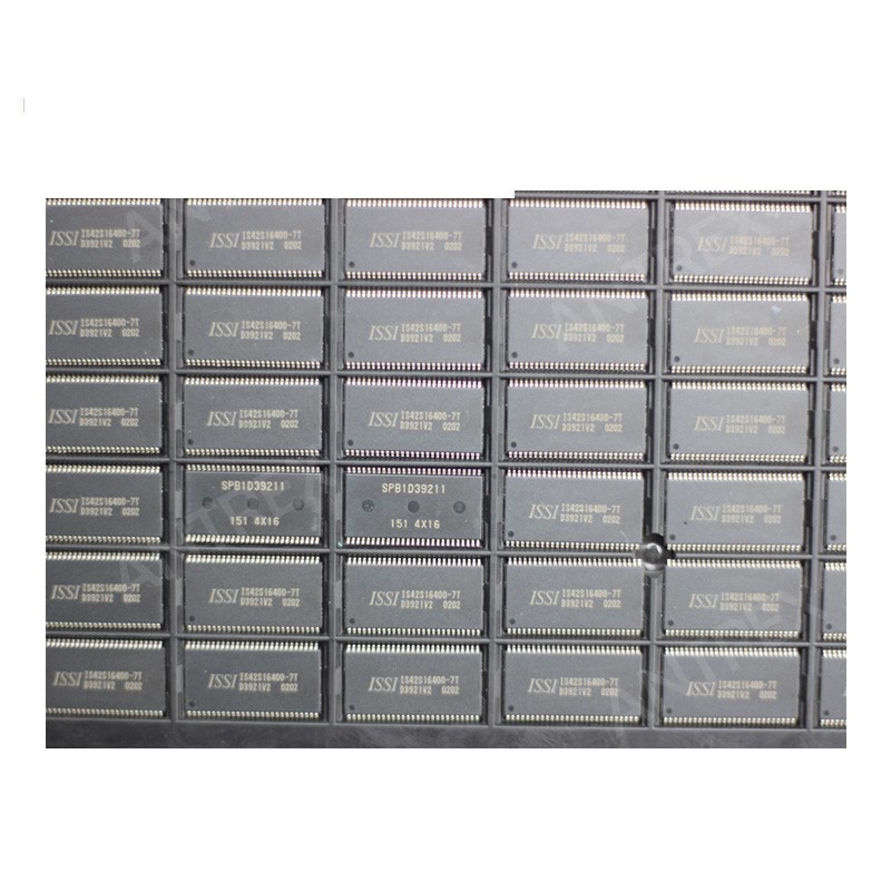 IS42S16400-7T